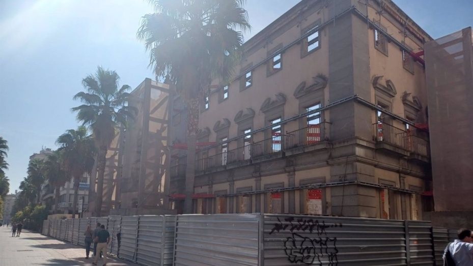El retraso en la rehabilitación del antiguo edificio de Hacienda llega al Parlamento Andaluz