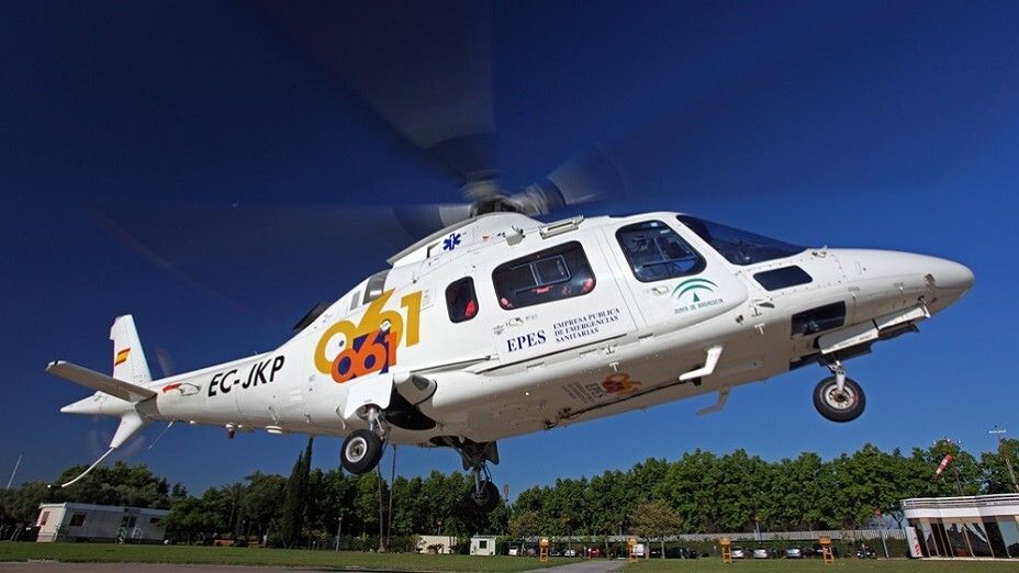 Mueren dos ocupantes de un vehículo que salió ardiendo tras caer por un desnivel