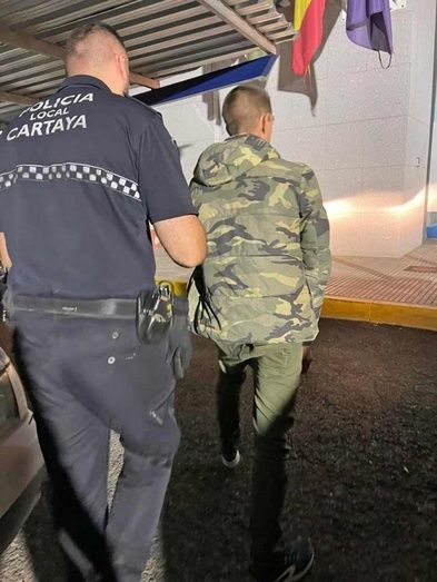 Detenido de madrugada en Cartaya con el botín logrado en el robo de dos viviendas