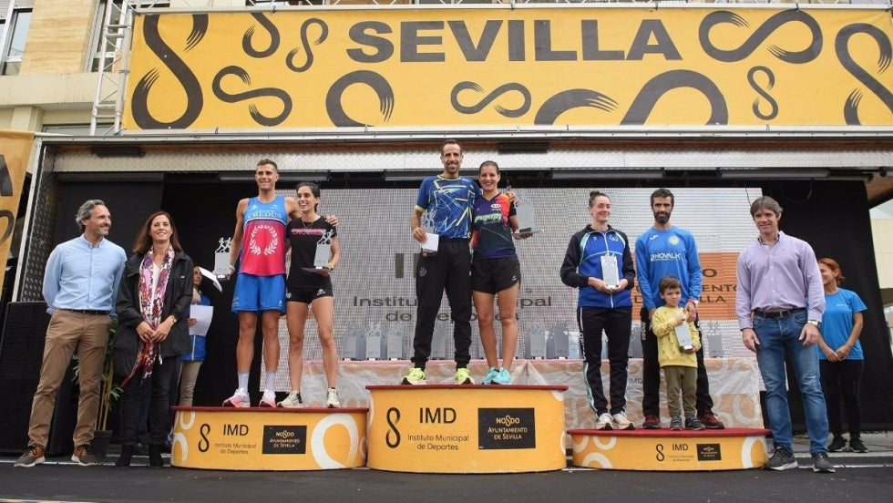 Emilio Martín y Estefanía Rouco conquistan la Carrera Popular Casco Antiguo en Sevilla