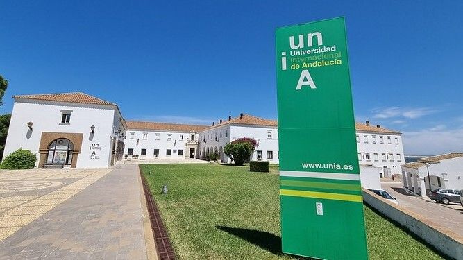 La UNIA abre una convocatoria extraordinaria de becas para cursar máster oficial