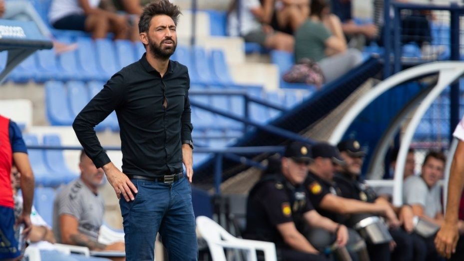 El decepcionante inicio liguero le cuesta el puesto al entrenador del UCAM Murcia