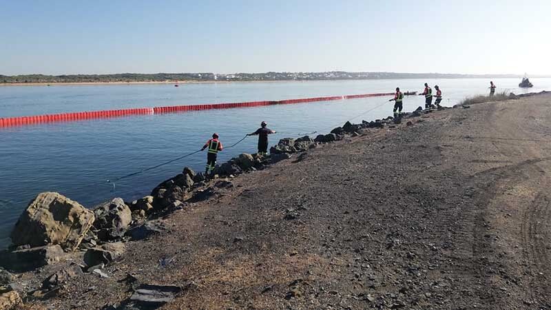 Que no se asuste nadie: simulacro de vertido de gasóleo en Huelva