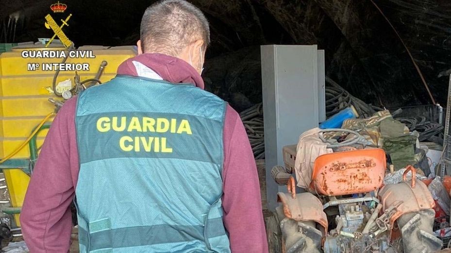 Detienen a dos personas por robar herramientas en una finca de Rociana y venderlas después en varias chatarrerías