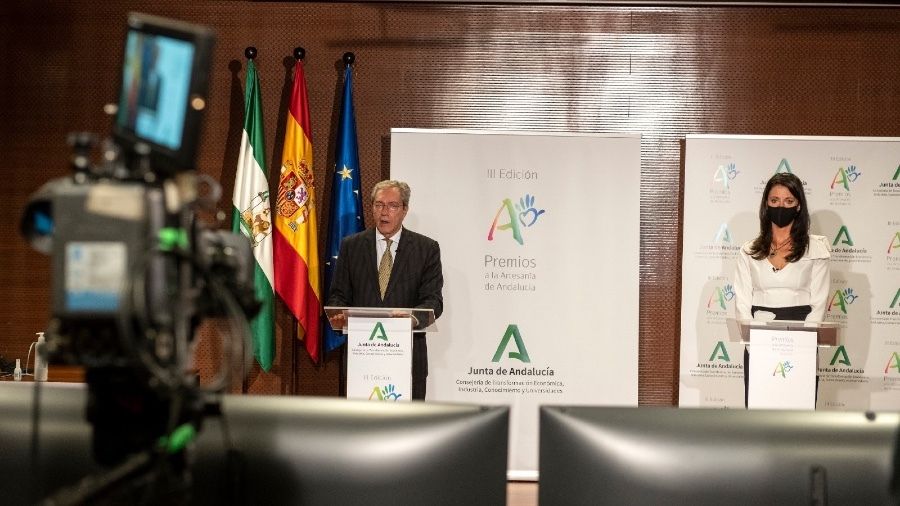 El onubense José Ignacio Rua, premiado en los Premios a la Artesanía