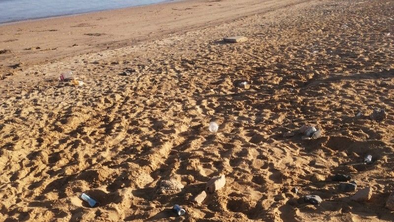 Suciedad en la ría y el espigón de Punta Umbría