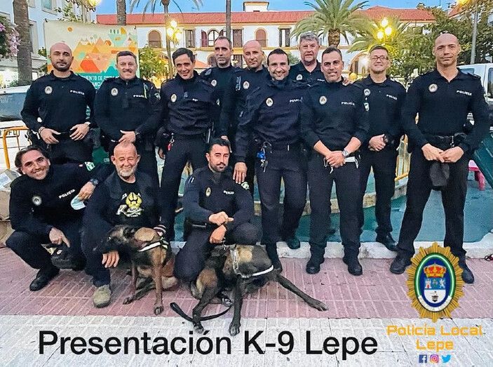 La Policía Local de Lepe realiza una exhibición de perros policías en la localidad