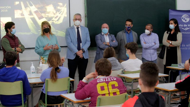 Los jóvenes de La Ciudad de los Niños inician un nuevo curso de vela náutica