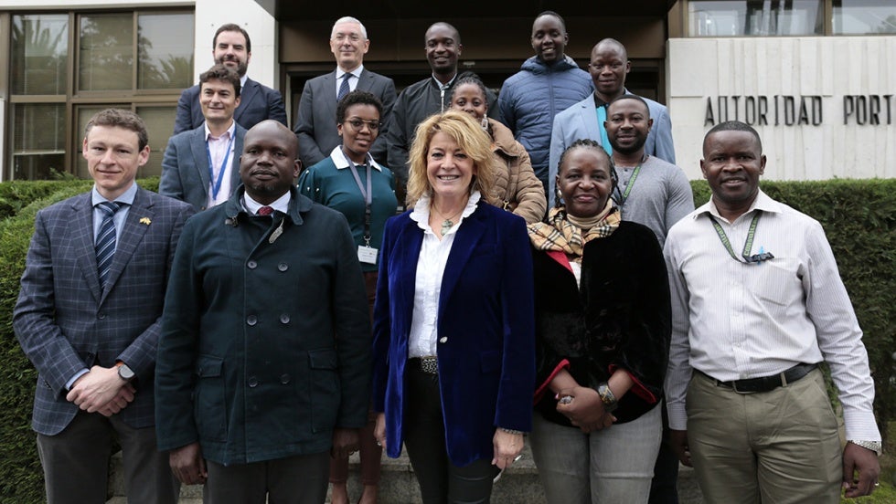 Una delegación de Uganda visita el Puerto de Huelva para conocer su funcionamiento como referente de transporte multimodal