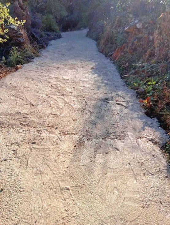Hormigonan un camino público en plena Sierra de Aracena y Picos de Aroche