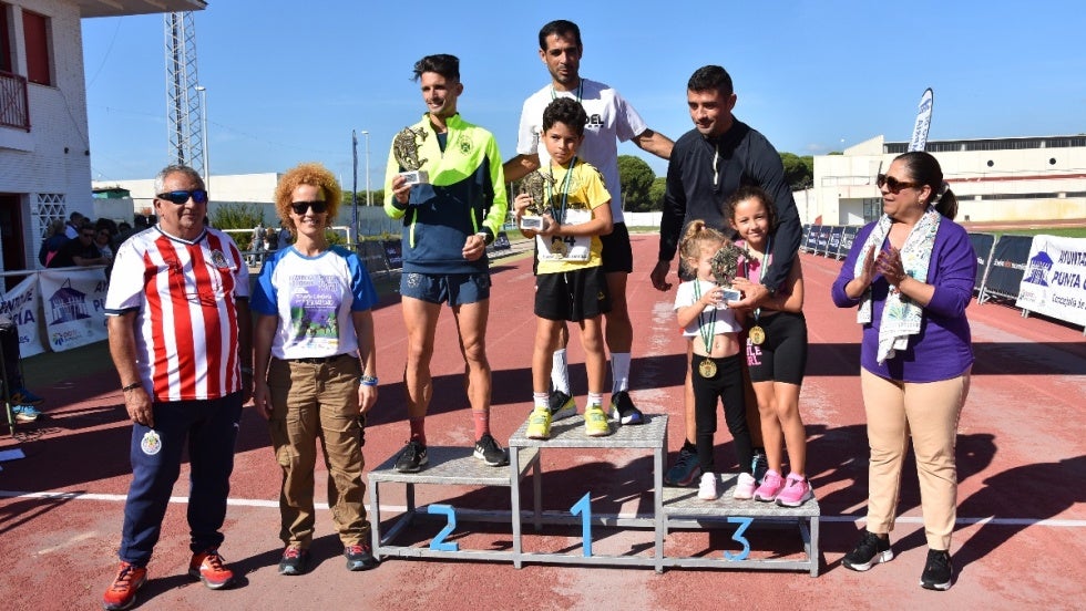 Ismael Contreras y Paula Rodríguez ganan el Cros Solidario de Aro Punta Umbría