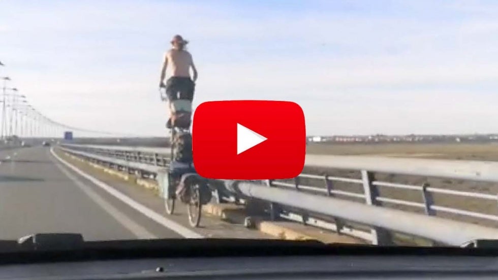 Un 'ORNI' en el puente del Odiel