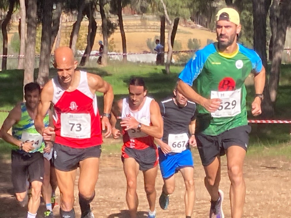 Zakaria Boufaljat se lleva un vibrante duelo ante Emilio Martín en el Cross de Cartaya