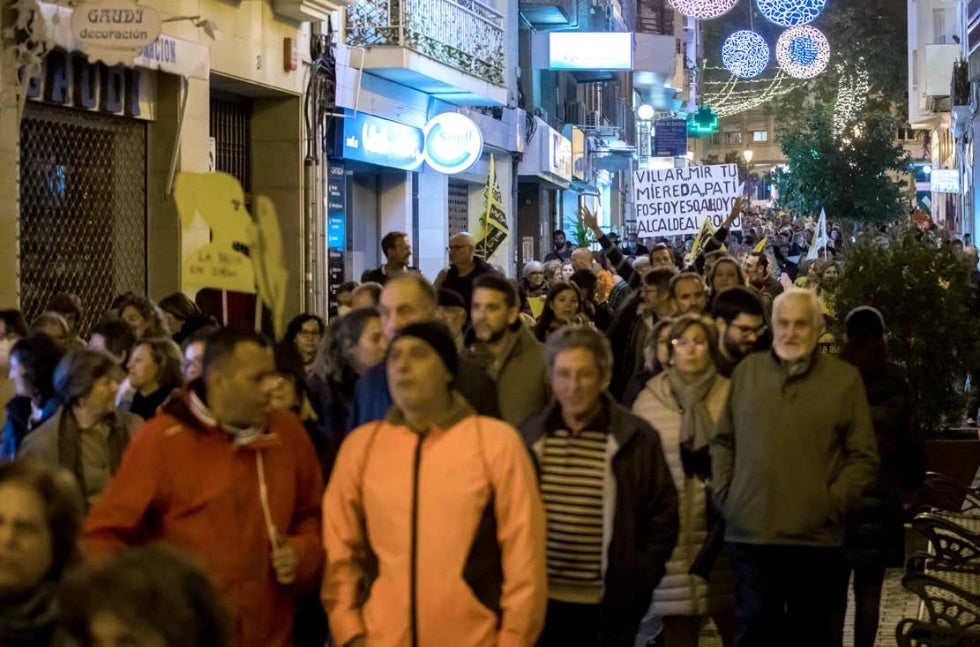 Un millar de onubenses vuelve a echarse a la calle para exigir una marisma sin fosfoyesos