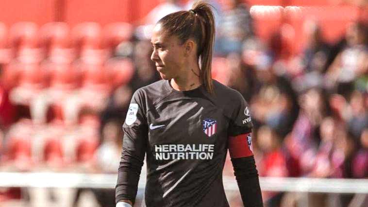 El runrún: Lío por los ‘pechitos’ de una exportera del Sporting