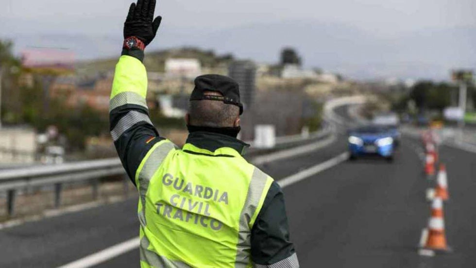 'Cazan' a una mujer bebida circulando a 216 km/h a la altura de Santa Olalla