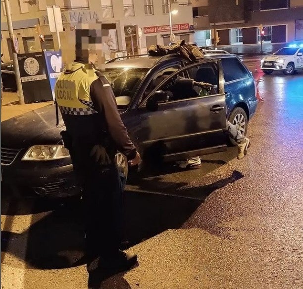 Quintuplica la tasa de alcohol permitida en un control en la rotonda de Juan Ramón Jiménez