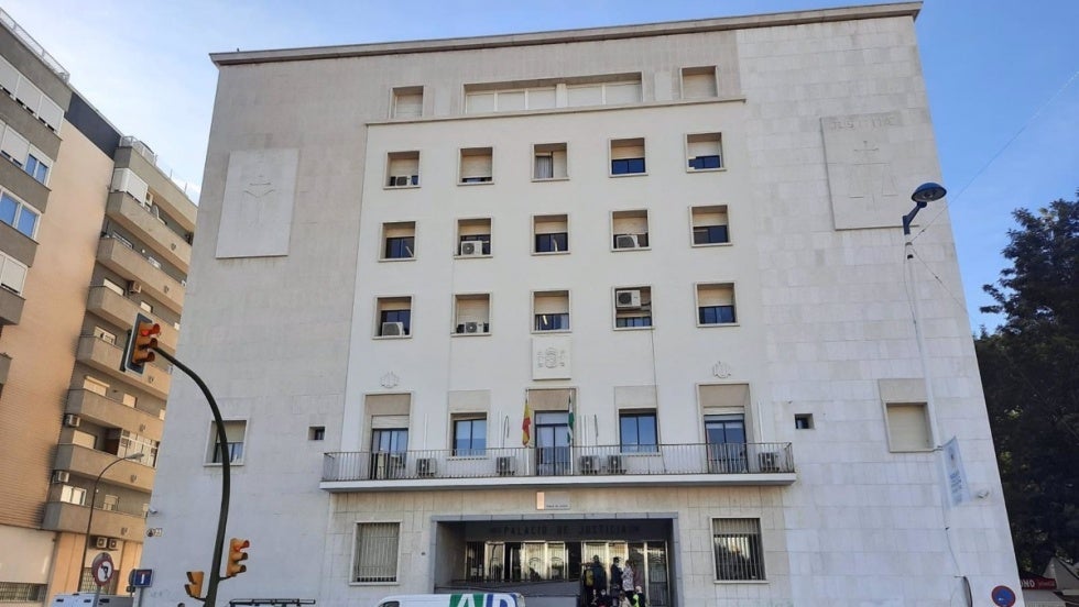 El edil almonteño Espina se sienta en el banquillo por el daño 'irreversible' a las dunas fósiles del Asperillo