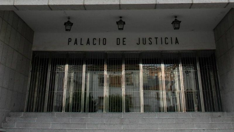 Arranca el juicio contra los tres acusados de vender a una menor a una familia rumana