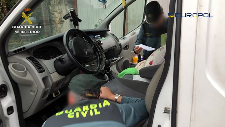 Desmantelan una red internacional que introducía en España almeja japónica contaminada con destino Huelva y Cantabria