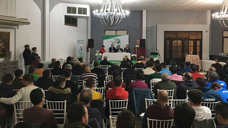 Los entrenadores del fútbol en Huelva tuvieron este lunes su día grande