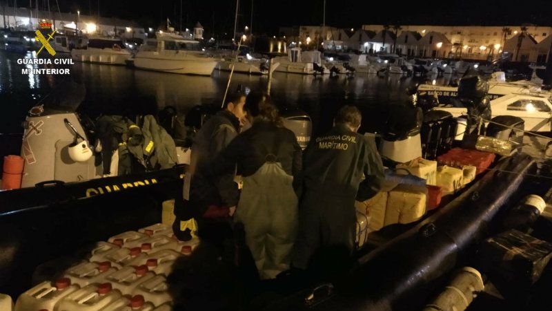 Interceptan 123 fardos de hachís y 3.500 euros en una embarcación 'sospechosa' en Isla Cristina