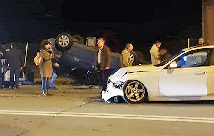 Dos mujeres heridas tras un aparatoso accidente entre dos turismos en la Avenida de Italia
