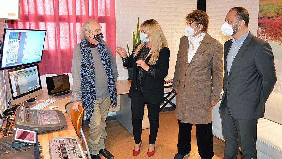 Celis visita la Fundación Jesús Quintero, a la que califica como 'un lugar contra la desmemoria'