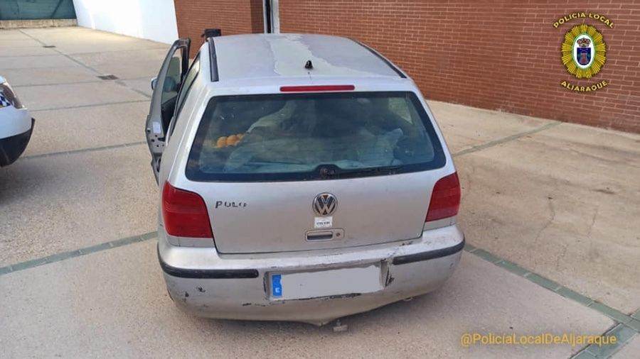 Sorprenden en Aljaraque a dos personas con 400 kilos de naranjas robadas en el coche 