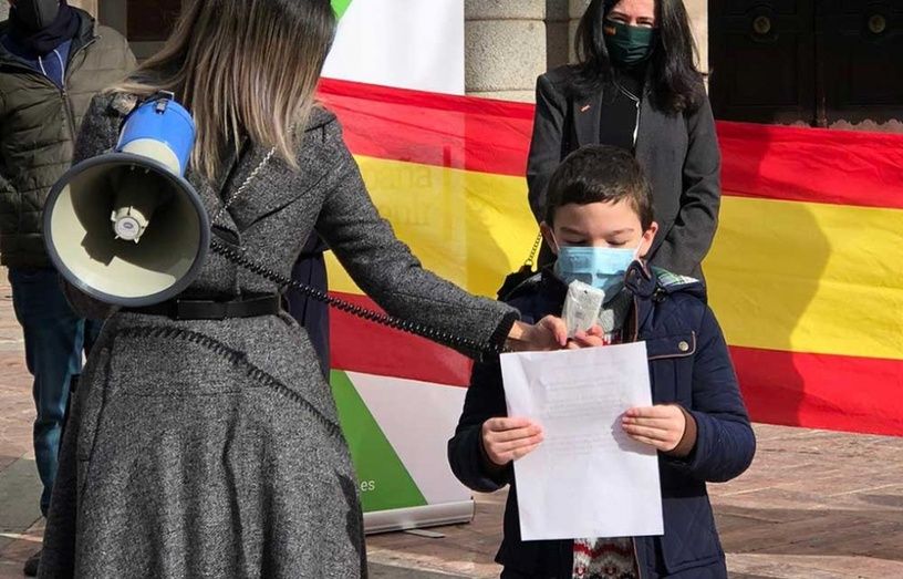 Vox se echa a la calle para defender la Constitución de la 'traición' del Gobierno