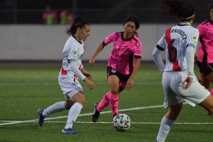 La entrenadora del Sporting Huelva se queja del trato del Rayo con los vestuarios y los balones sin inflar