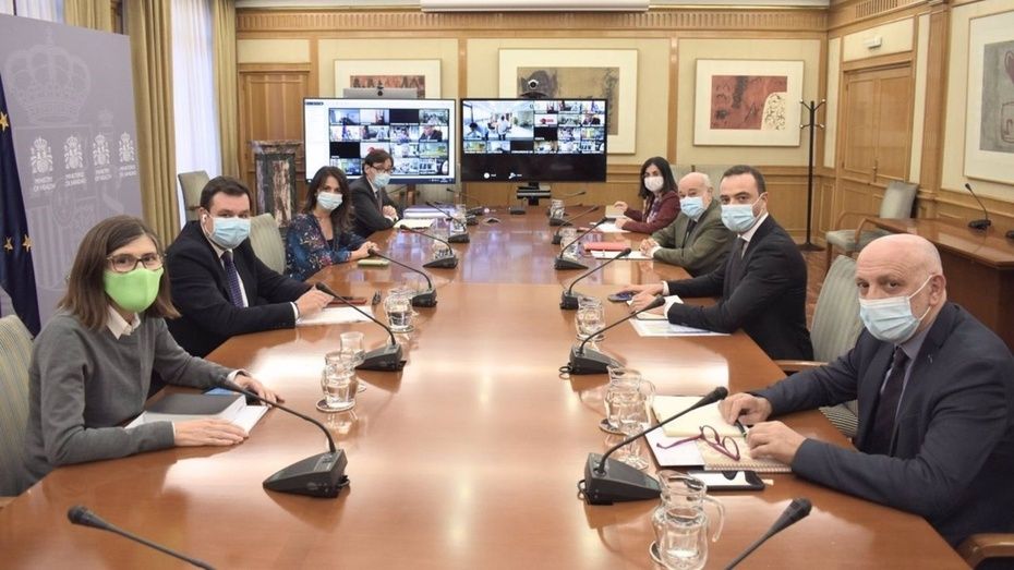 Las restricciones para Navidad van cobrando forma: se perfila un máximo de diez personas en las reuniones y algunas limitaciones a la movilidad