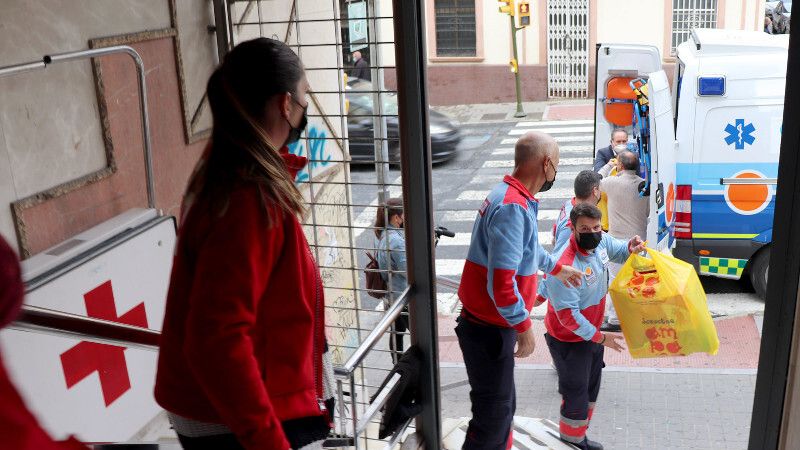 El Consorcio de Transporte Sanitario dona casi 200 juguetes para los niños onubenses