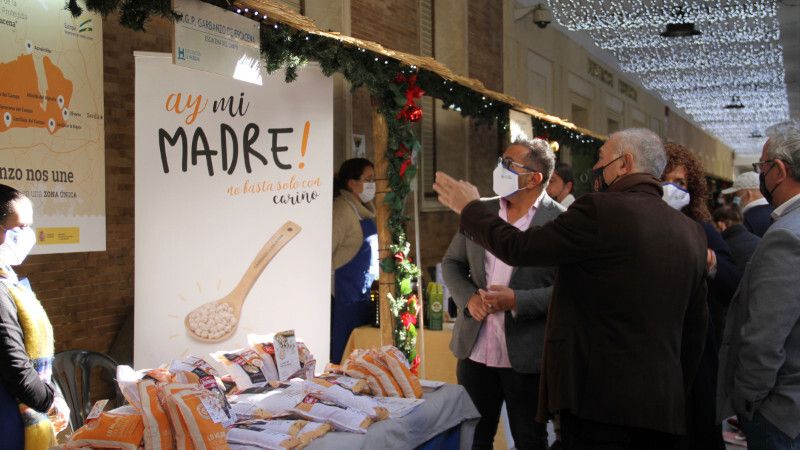 Ya se puede visitar la muestra de aceite, quesos y conservas en los soportales de Gran Vía