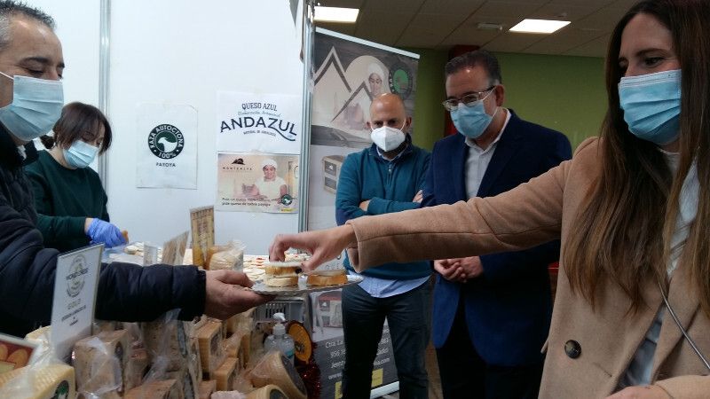 El primer mercado de queso artesano tras la pandemia se celebra en Aracena
