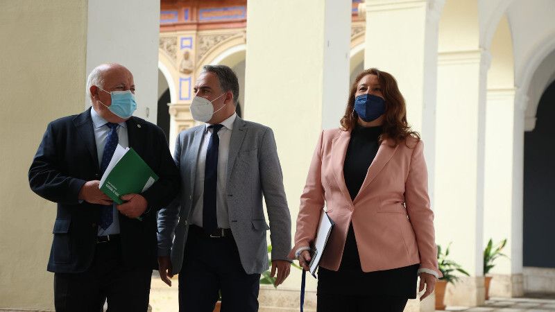 Andalucía estudia realizar pruebas Covid 'solo' a los contagiados sintomáticos y a los no vacunados