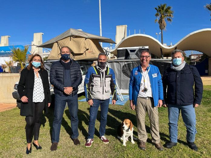 Medio centenar de vehículos participan en una concentración de 4x4 en Isla Cristina