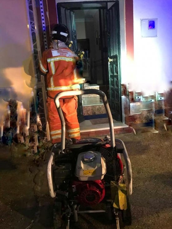 Desalojan una vivienda en Gibraleón tras incendiarse el cableado eléctrico
