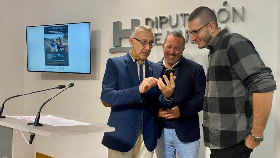 Diputación lleva el taller de fotografía con teléfonos móviles ‘Parpadea’ a San Silvestre de Guzmán, Escacena y Berrocal
