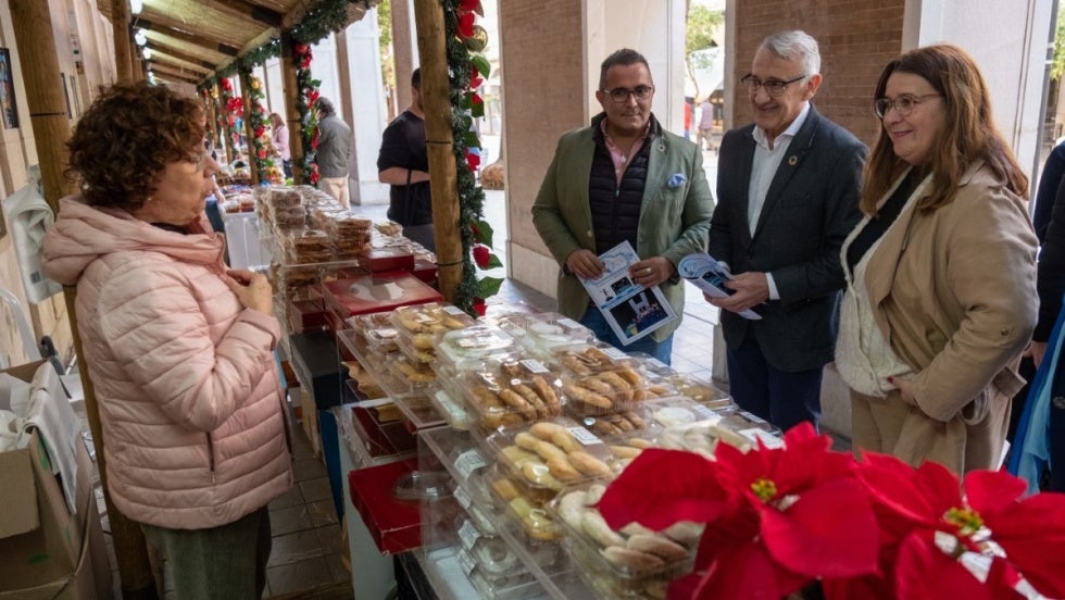 La repostería tradicional llega a los soportales de la Gran Vía en la XIII Muestra de dulces navideños