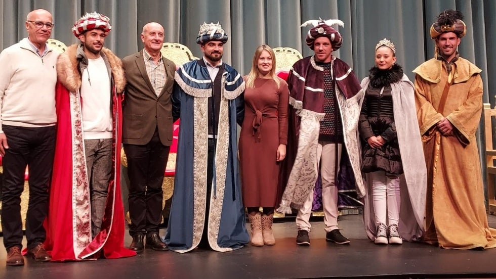 Lepe corona a sus Reyes Magos y presenta a la Estrella de la Ilusión y al Heraldo Real