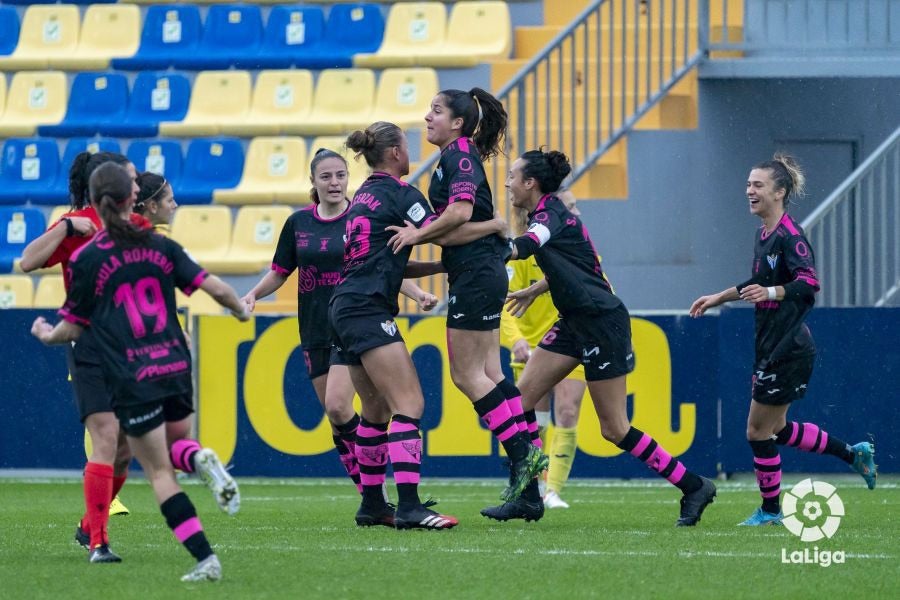 El Sporting Huelva vence el Villarreal con unos minutos mágicos (2-3)