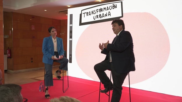 El alcalde de Huelva desgranando su programa para estas elecciones municipales