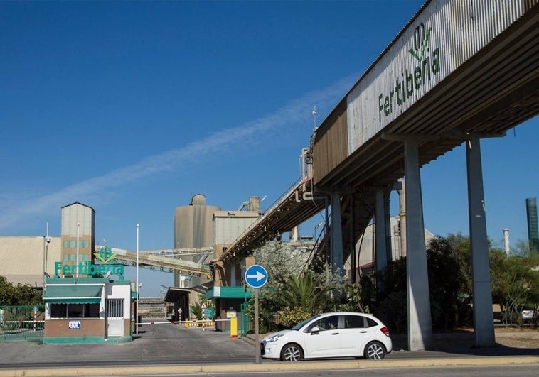Planta de Fertiberia en la Avenida Francisco Montenegro de Huelva capital