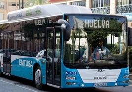 Emtusa rectifica y mantendrá las líneas de autobús a los institutos hasta final de curso