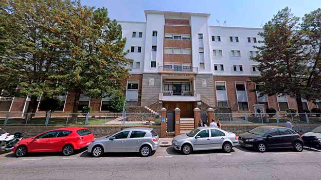 Imagen antes - La fachada principal del colegio centenario