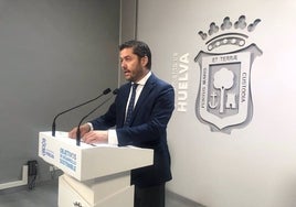 El PSOE no rebaja el tono con la alcaldesa: «Huelva es una sucursal de la España más oscura y negacionista que representa la ultraderecha»