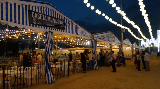 Entrada a la gran Caseta Municipal de las Fiestas Colombinas