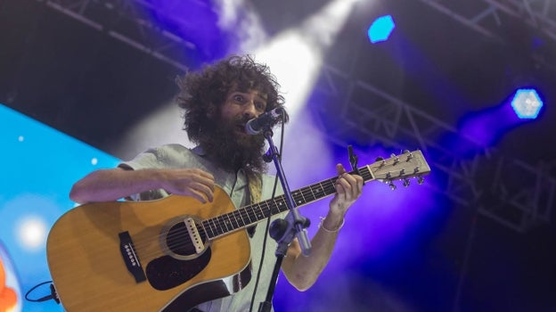 Ángel Stanich, en una de sus muecas mientras canta