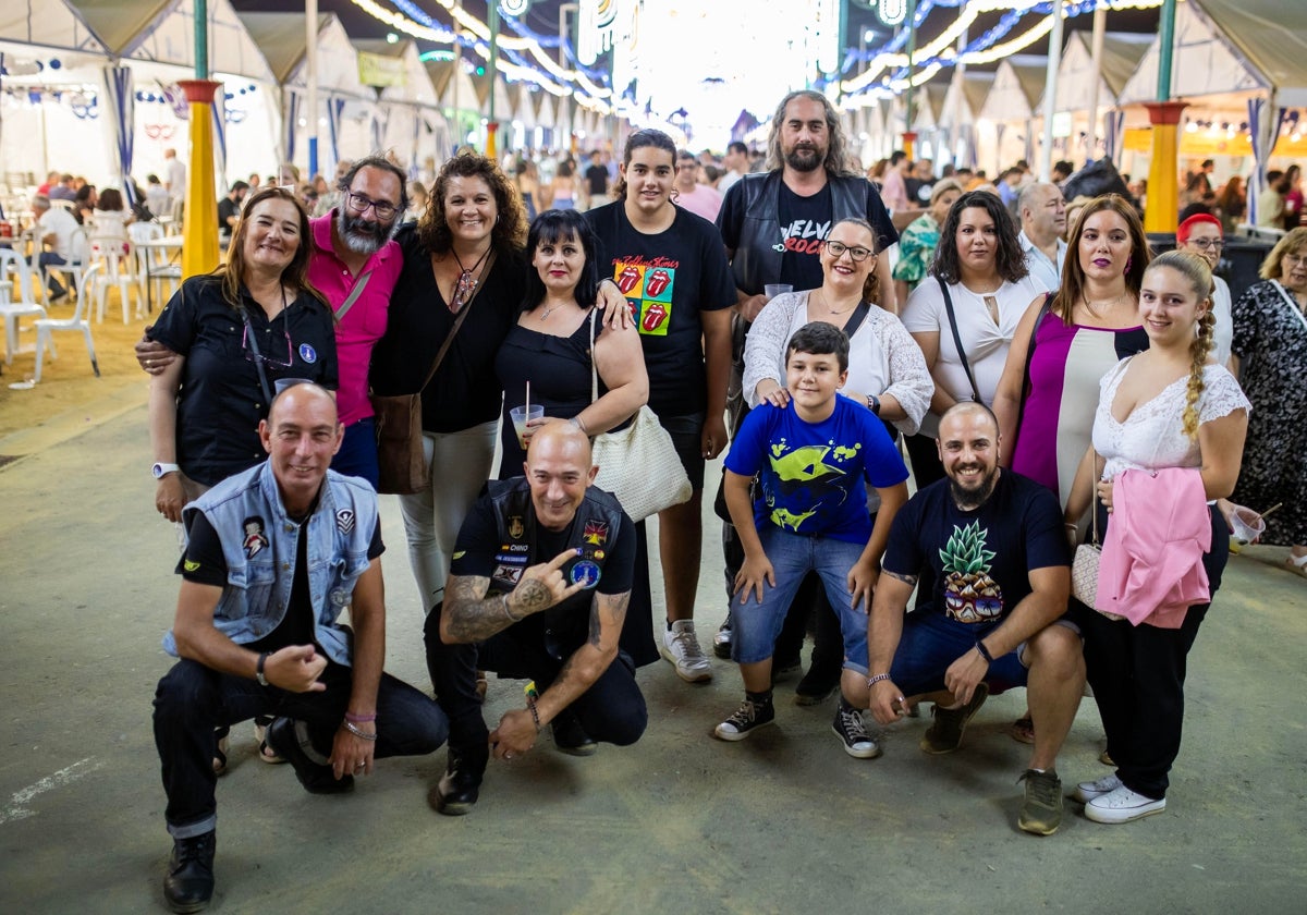 Un gran grupo de familiares y amigos en Colombinas